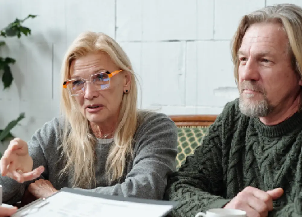 Navigating Mesothelioma Claims: Your Path to Justice 1 Family discussing legal options related to mesothelioma claims